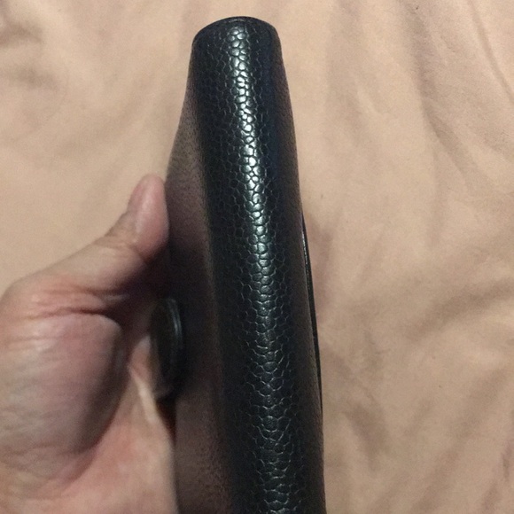 Chanel Black Leather Wallet with Iconic Logo - Picture 6 of 16